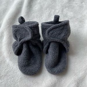 Hudson Baby cozy fleece Booties size 12-18 months dark grey